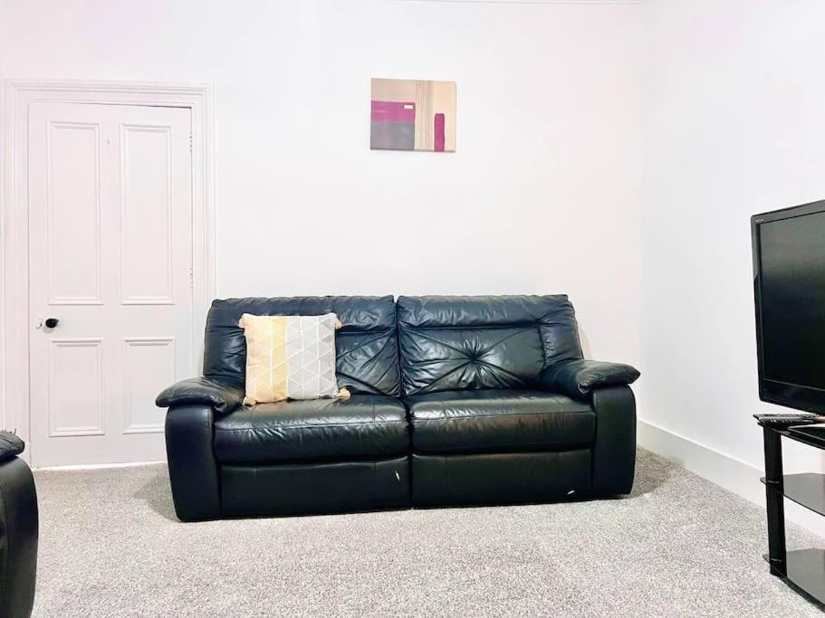 Crown House Two Bedroom Apartment Aberdeen Exterior foto